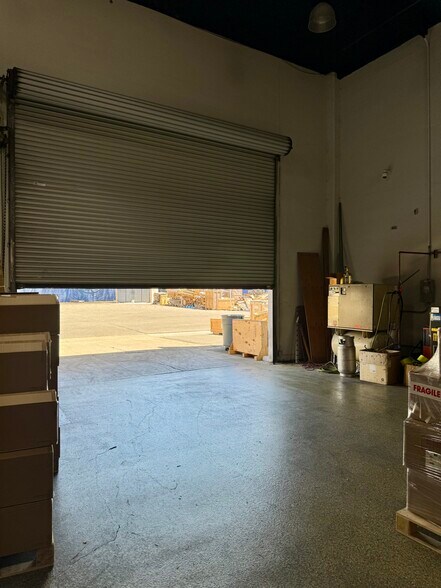 More Photos Of 17550 Gillette Ave, Irvine Manufacturing For Sale