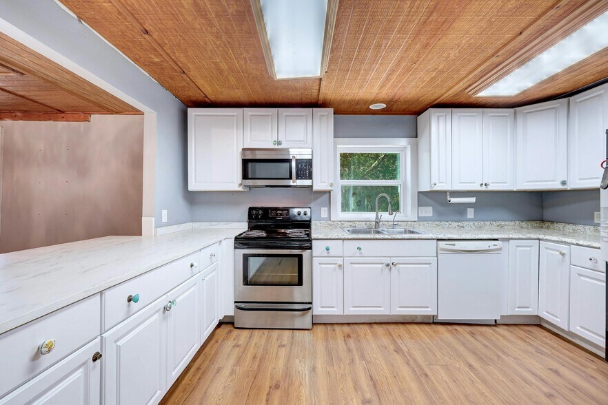 More Photos Of 14221 FM 2769, Leander Light Manufacturing For Sale