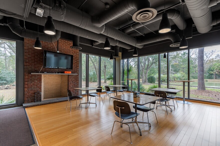More Photos Of 11 Ewall St, Mount Pleasant Office For Lease