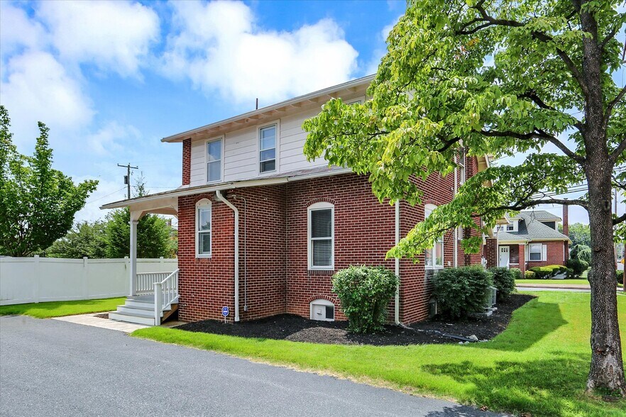 More Photos Of 27 S 34th St, Camp Hill Office For Lease