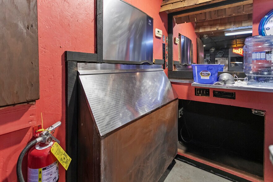More Photos Of 220 N Old Route 66, Litchfield Restaurant For Sale