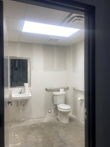 More Photos Of 1019 S Quincy Ave, Tulsa Storefront Retail Office For Lease