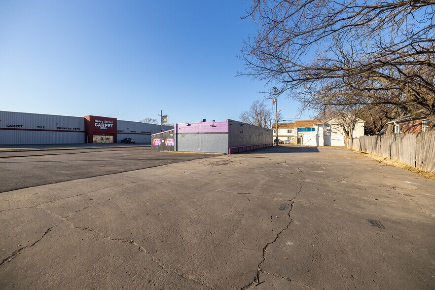 More Photos Of 212 W Harry St, Wichita Bar For Sale
