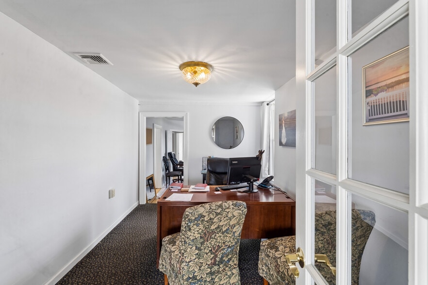 More Photos Of 62 Cove St, New Haven Specialty For Sale