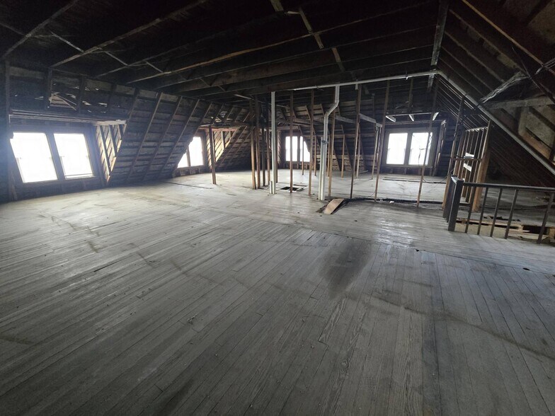 More Photos Of 7208 Harrison Ave, Cincinnati Freestanding For Sale
