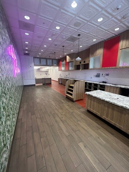 More Photos Of 1354 3rd Street Promenade, Santa Monica Restaurant For Lease