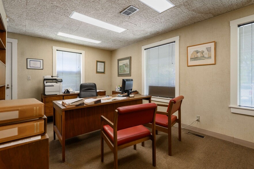 More Photos Of 10 Walker St, Kittery Loft Creative Space For Lease