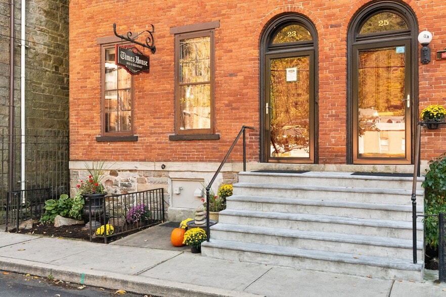 More Photos Of 23-25 Race St, Jim Thorpe Hospitality For Sale