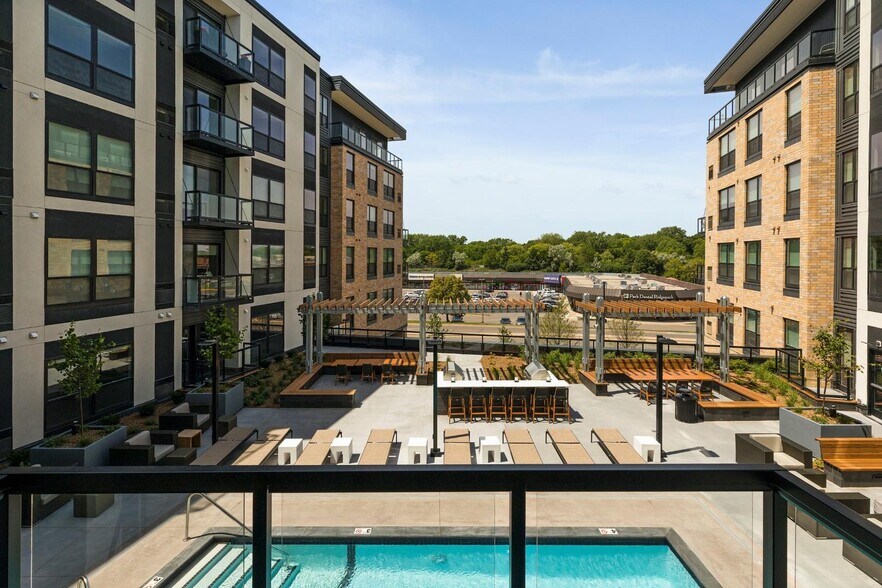 More Photos Of 1700 Plymouth Rd, Minnetonka Apartments For Lease