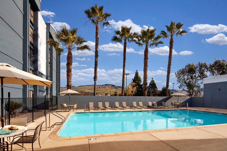 More Photos Of 1000 Fairgrounds Dr, Vallejo Hotel For Sale