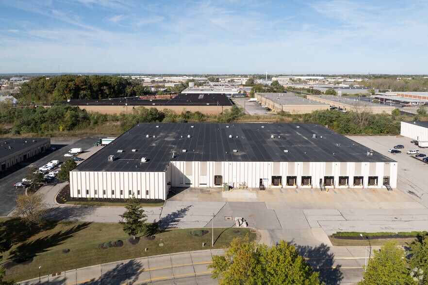 More Photos Of 5370 Naiman Pky, Solon Warehouse For Lease