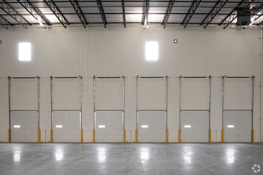 More Photos Of 1 Media Crossways, Woodbury Warehouse For Lease