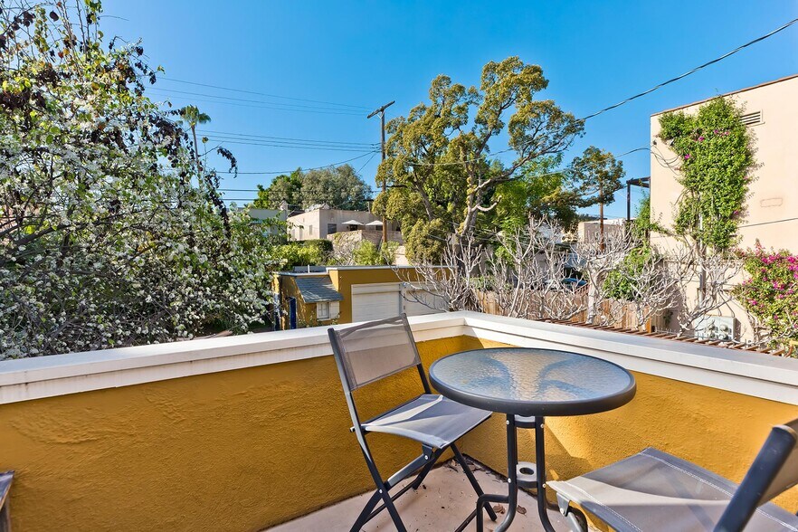 More Photos Of 615 N Plymouth Blvd, Los Angeles Apartments For Sale