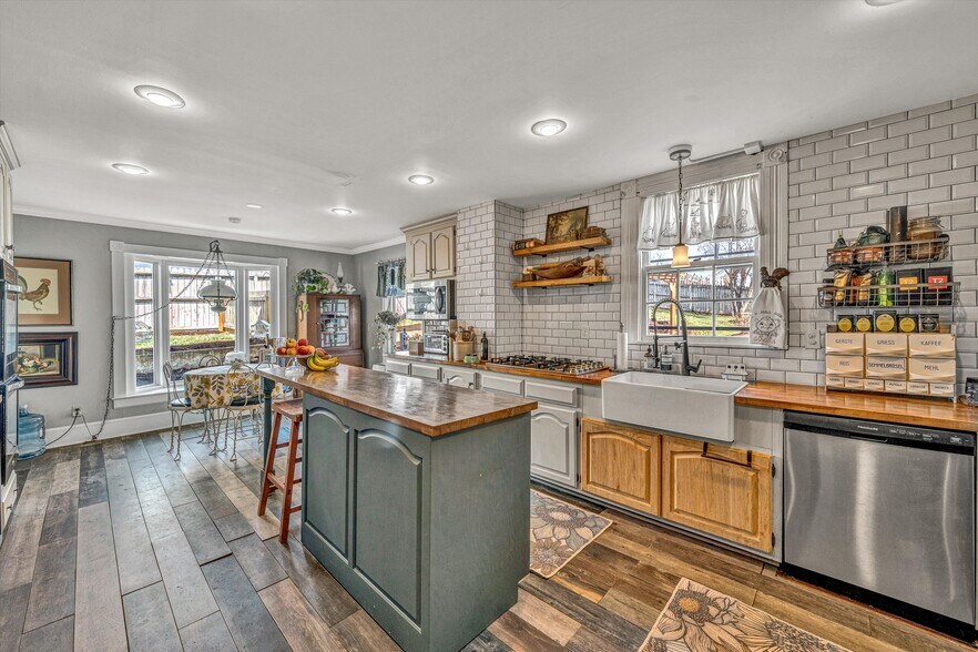 More Photos Of 185 Claiborne Ave, Rocky Mount Hospitality For Sale