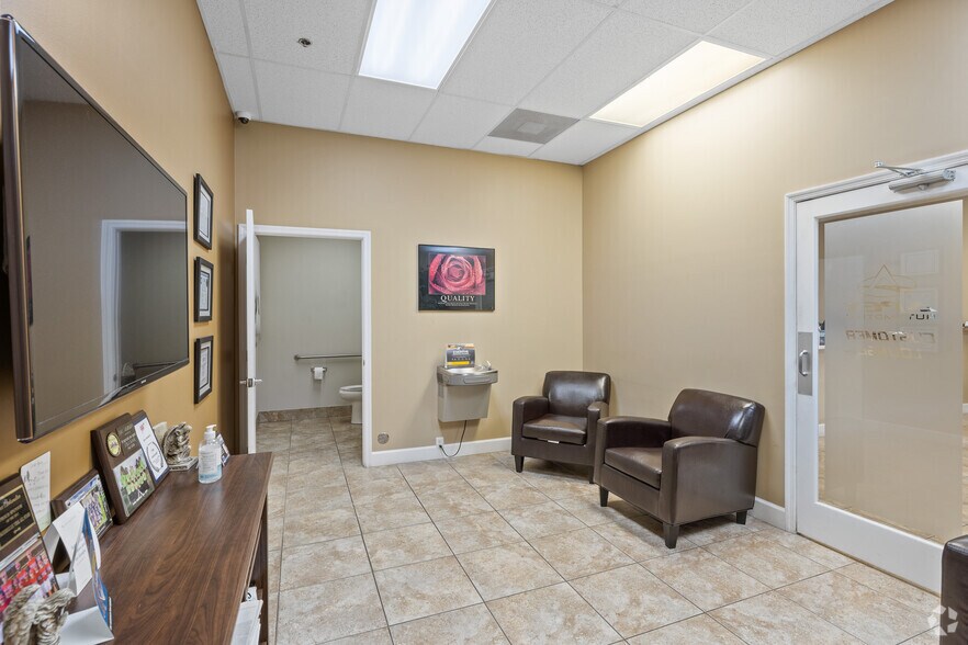 More Photos Of 3200 Fairlane Farms Rd, Wellington Light Distribution For Sale