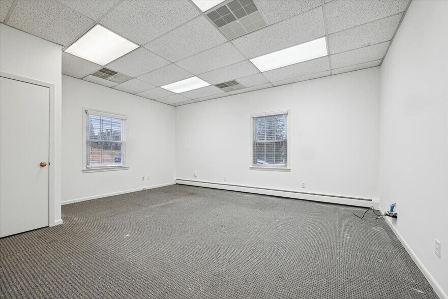 More Photos Of 10 Shawnee Dr, Watchung Medical For Lease