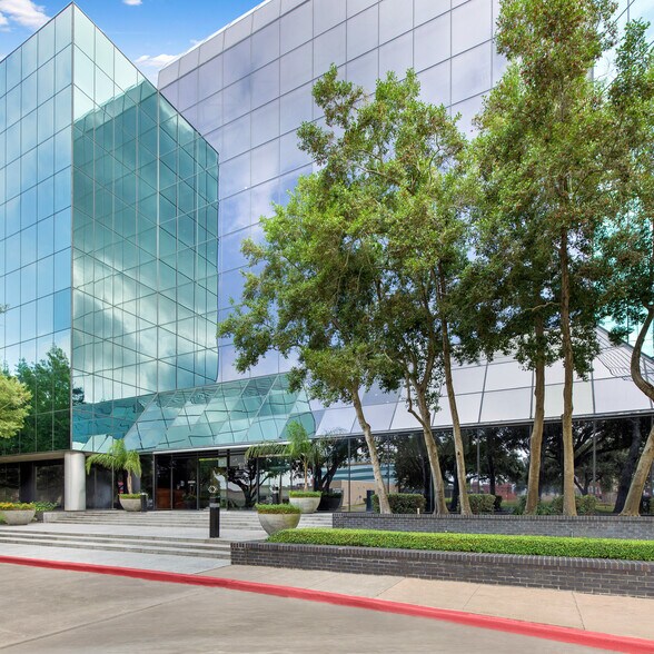 More Photos Of 1880 Dairy Ashford Rd, Houston Office For Lease