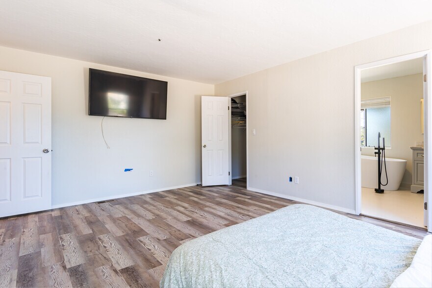 More Photos Of 19191 High Glen Rd, Alpine Specialty For Sale