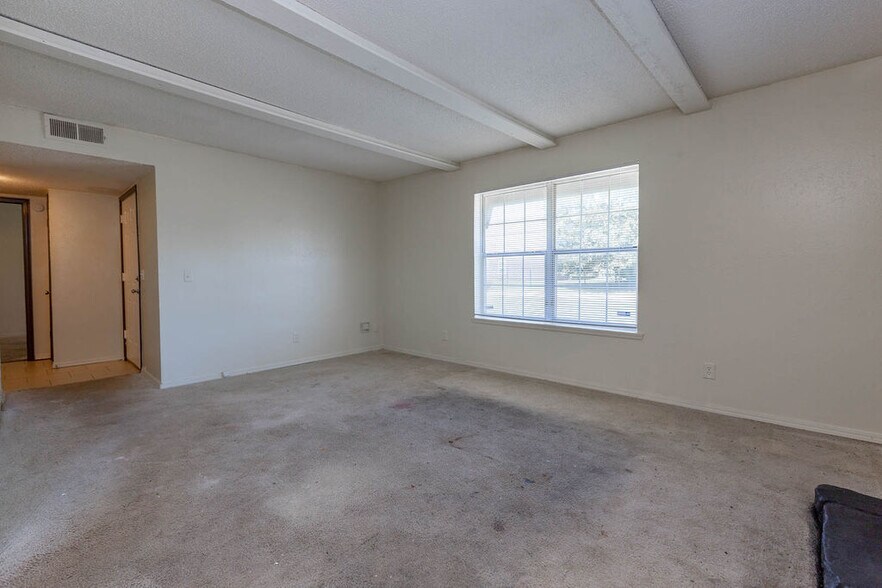 More Photos Of 7404 Lyrewood Ln, Oklahoma City Apartments For Sale