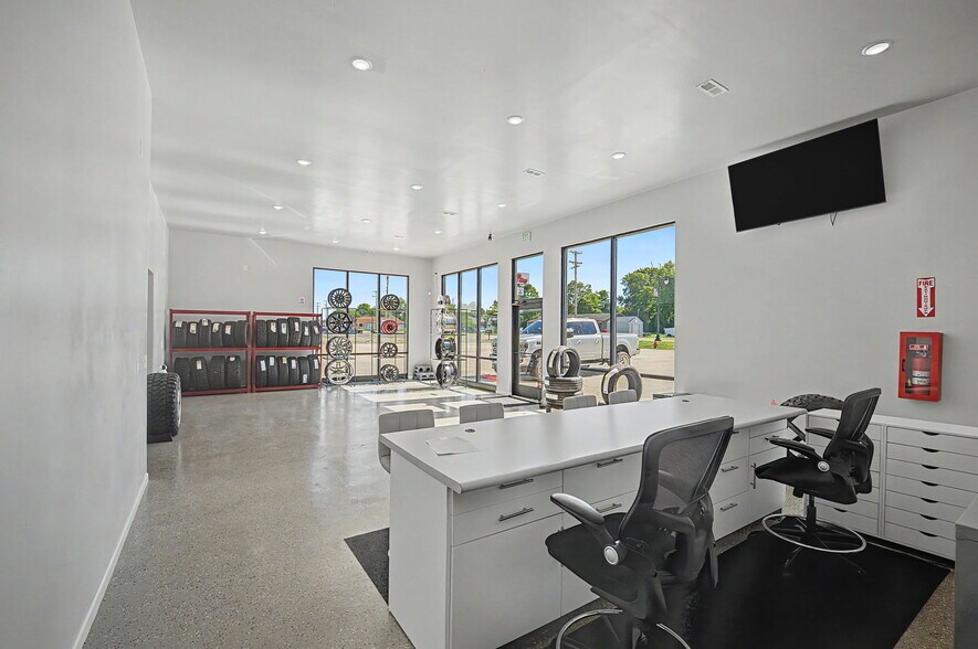 More Photos Of 212 N Lincoln Rd, Rockville General Retail For Sale