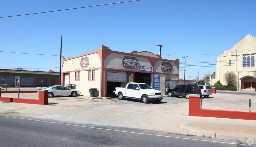 More Photos Of 3115 E Belknap St, Fort Worth Freestanding For Lease