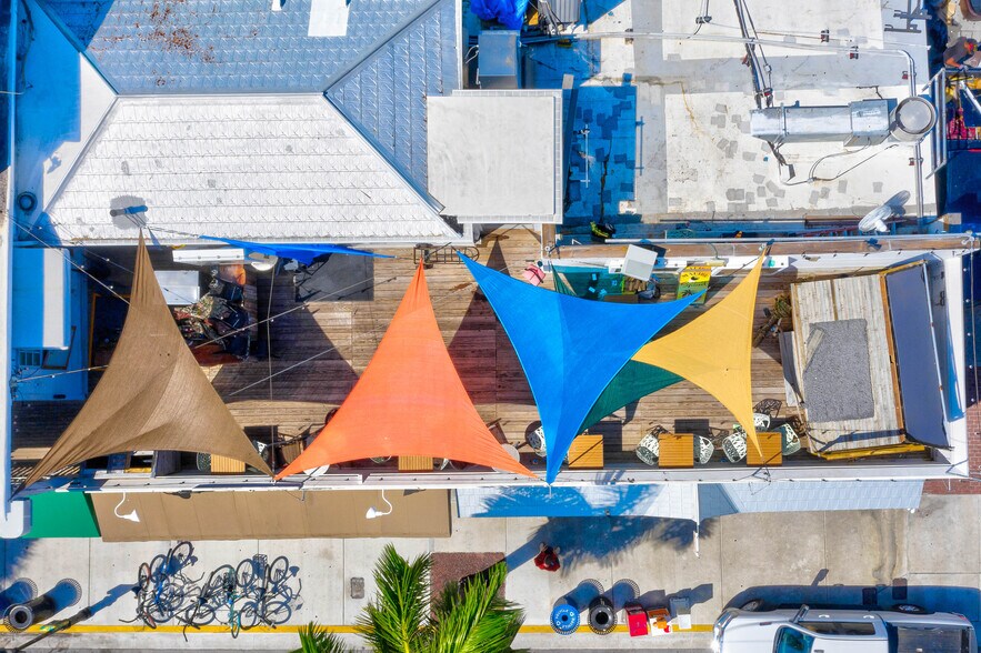 More Photos Of 135 Duval St, Key West Bar For Lease