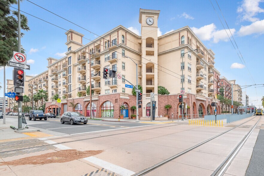 Primary Photo Of 325 W Adams Blvd, Los Angeles Apartments For Lease