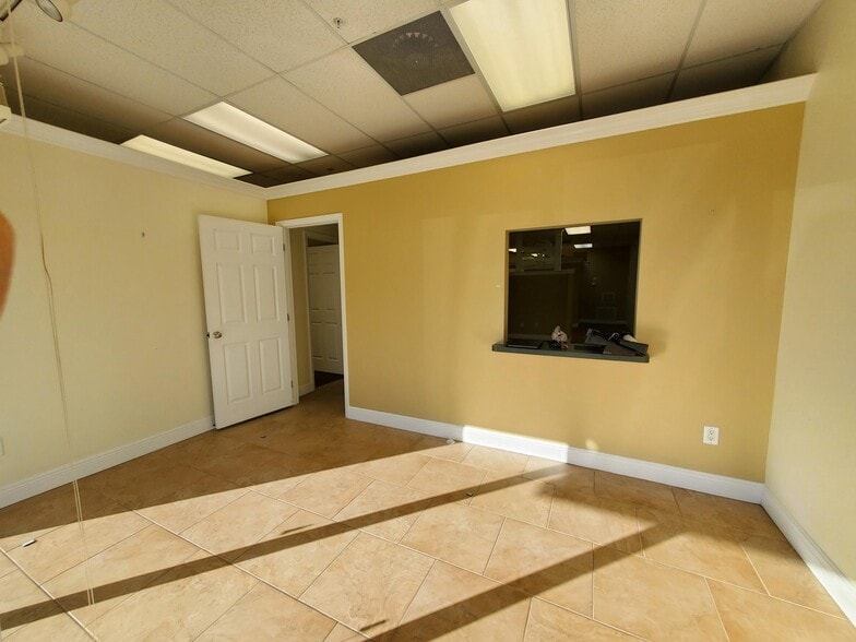 More Photos Of 375 Commercial Ct, Venice Office For Lease