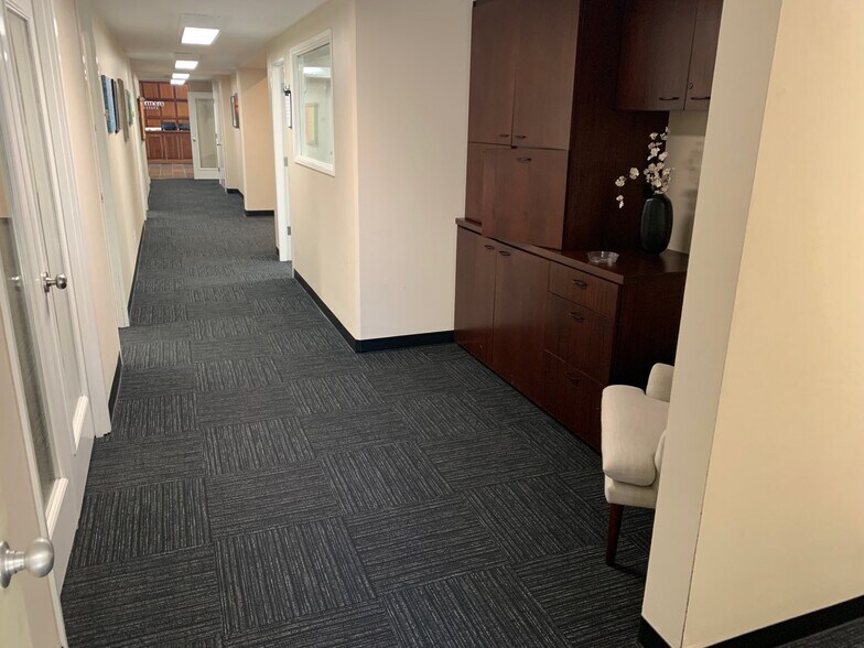 More Photos Of 1600 Oak St, Eugene Office For Lease