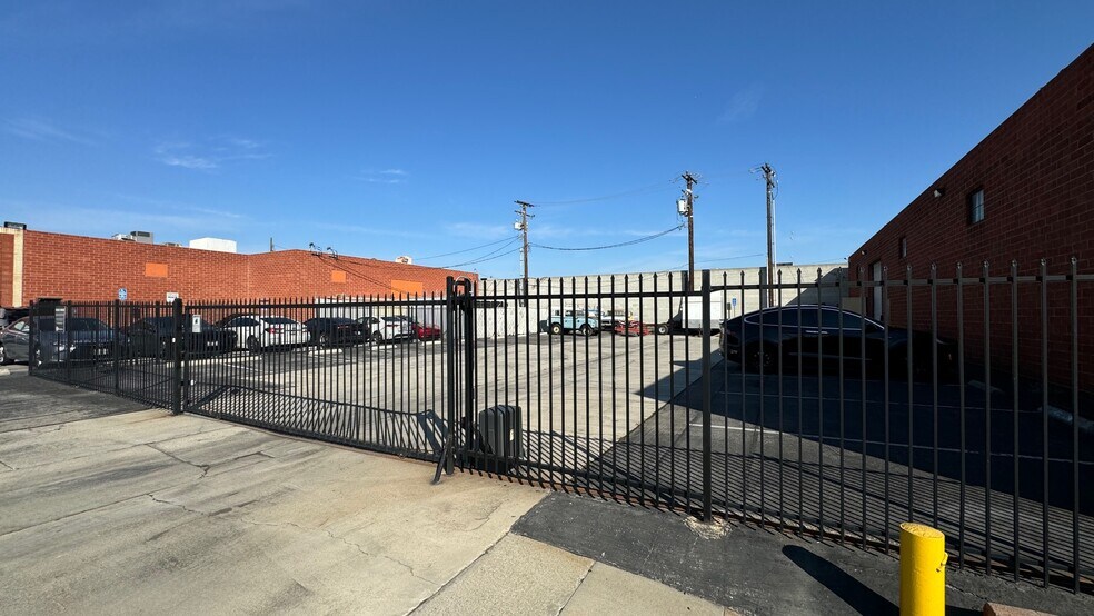 More Photos Of 1535 Rosecrans Ave, Gardena Warehouse For Lease