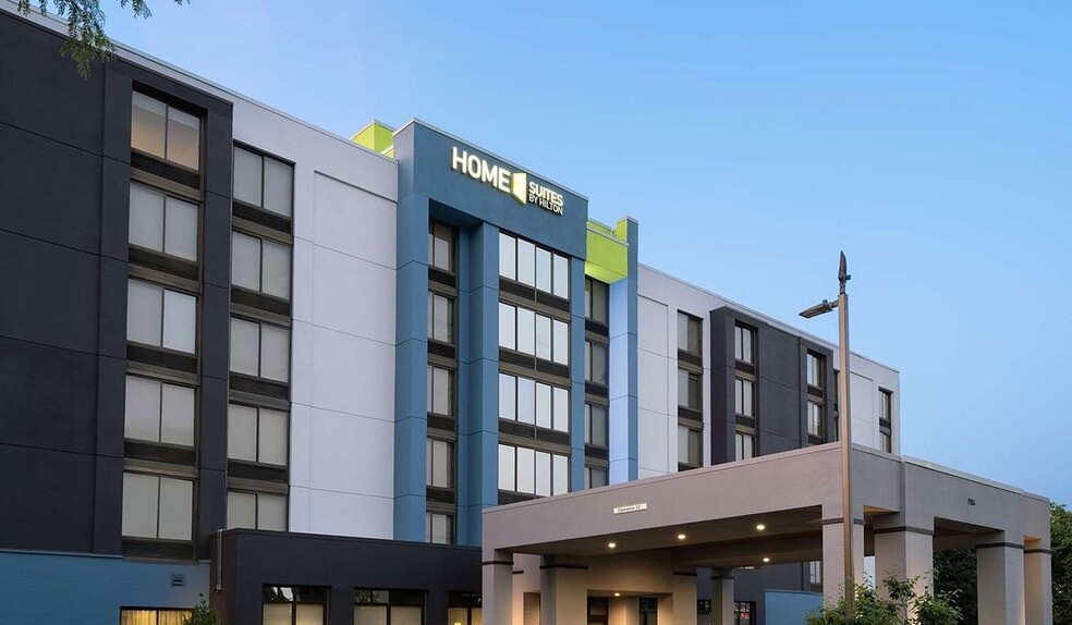 More Photos Of 9104 Keystone Crossing, Indianapolis Hotel For Sale