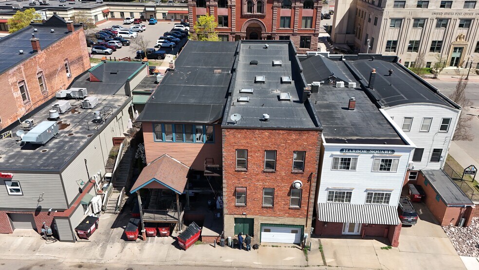 More Photos Of 221 W Washington St, Marquette Flex For Sale