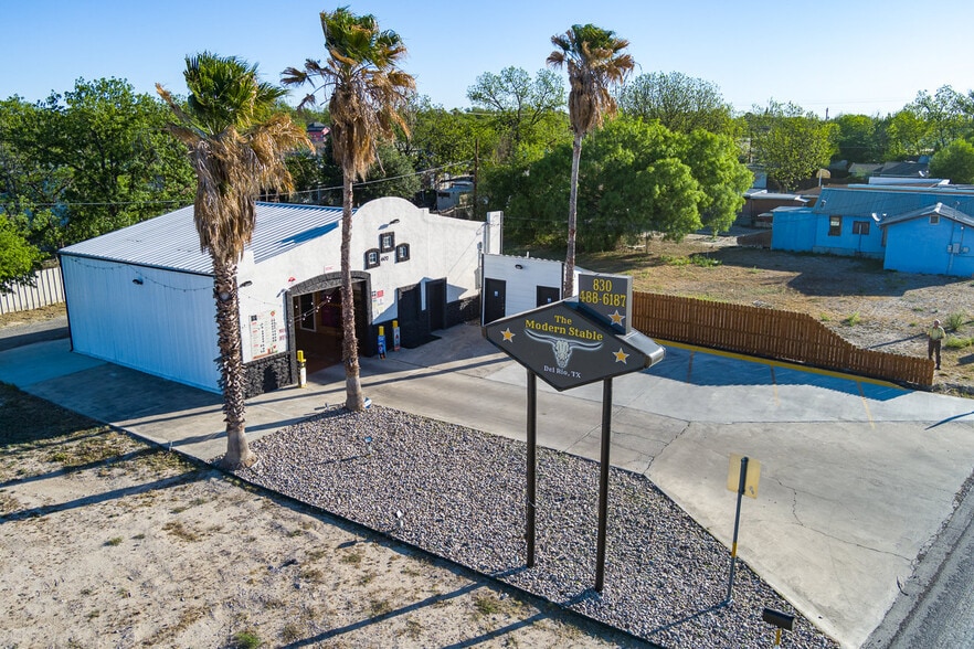 More Photos Of 607 W Gibbs St, Del Rio General Retail For Sale