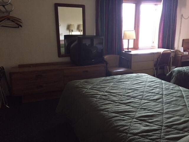 More Photos Of 100 Silver St, Hurley Hotel For Sale