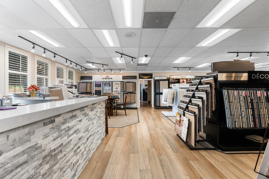 More Photos Of 807 S Auburn St, Grass Valley Showroom For Sale