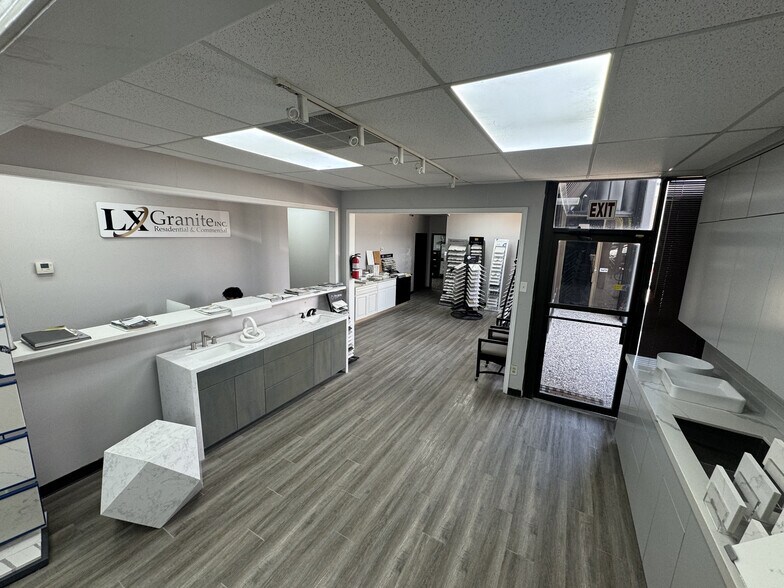 More Photos Of 10031 Monroe Dr, Dallas Flex For Lease