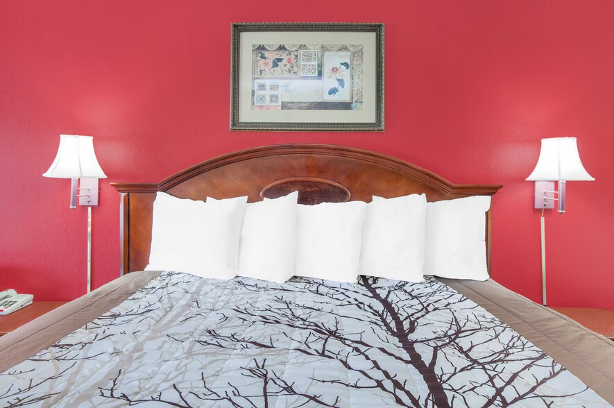 More Photos Of 261 Eastside Dr, Newton Hotel For Sale