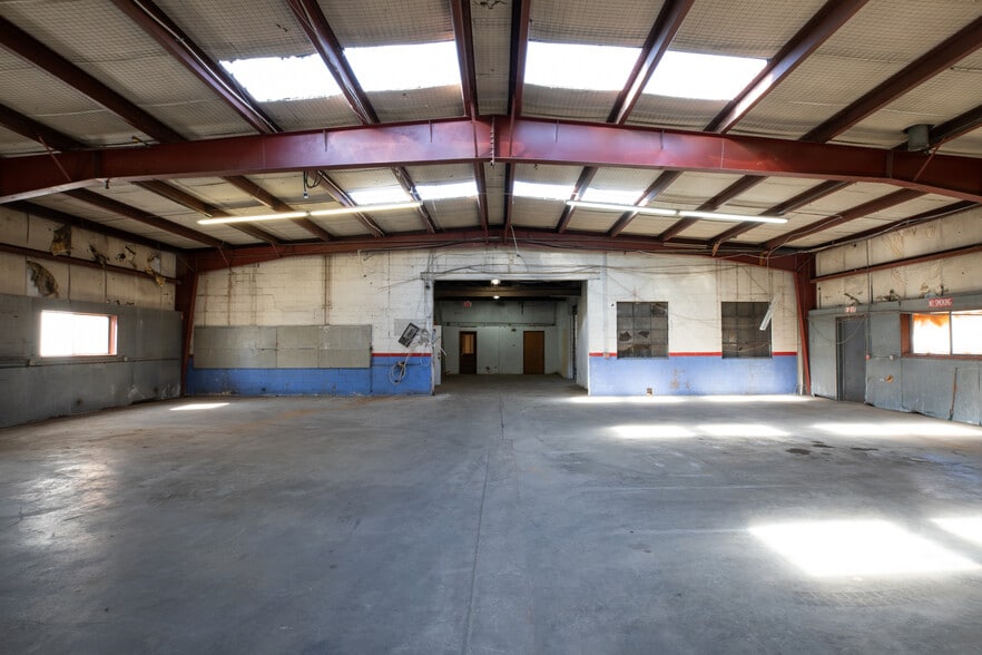 More Photos Of 901 Main St, Grandview Light Manufacturing For Lease