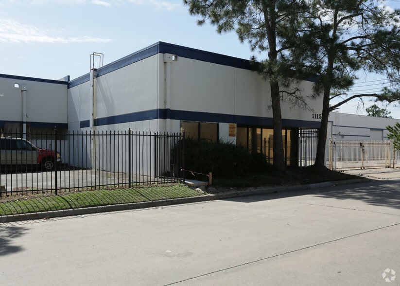 More Photos Of 11155 Shelton Ct, Houston Warehouse For Sale