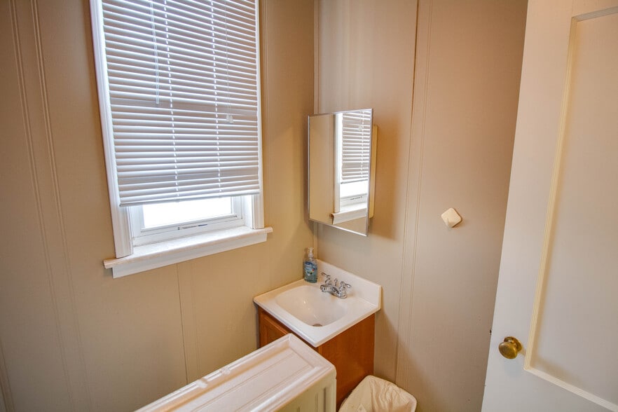 More Photos Of 344 St Louis ave, East Alton Office For Sale
