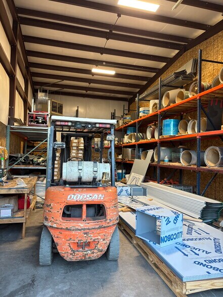 More Photos Of 2294 W 700 S, Springville Warehouse For Lease