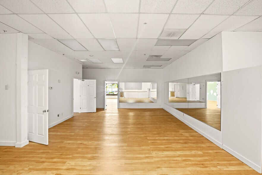More Photos Of 12951 Metro Pkwy, Fort Myers Unknown For Lease
