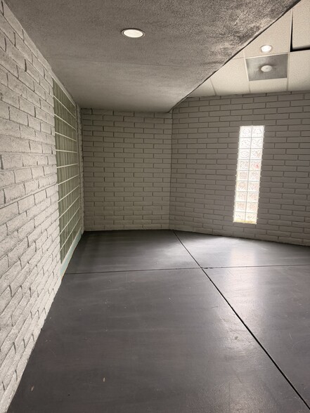 More Photos Of 872 E Sahara Ave, Las Vegas Medical For Lease
