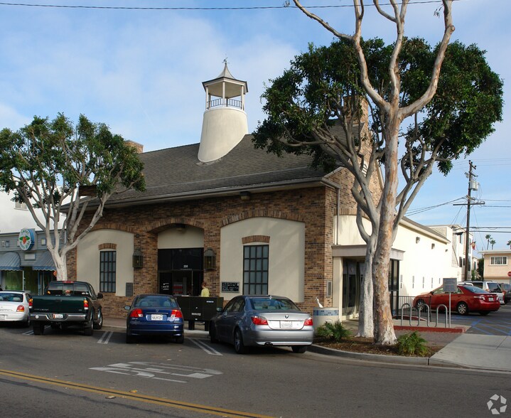 Primary Photo Of 208 Main St, Seal Beach Restaurant For Lease