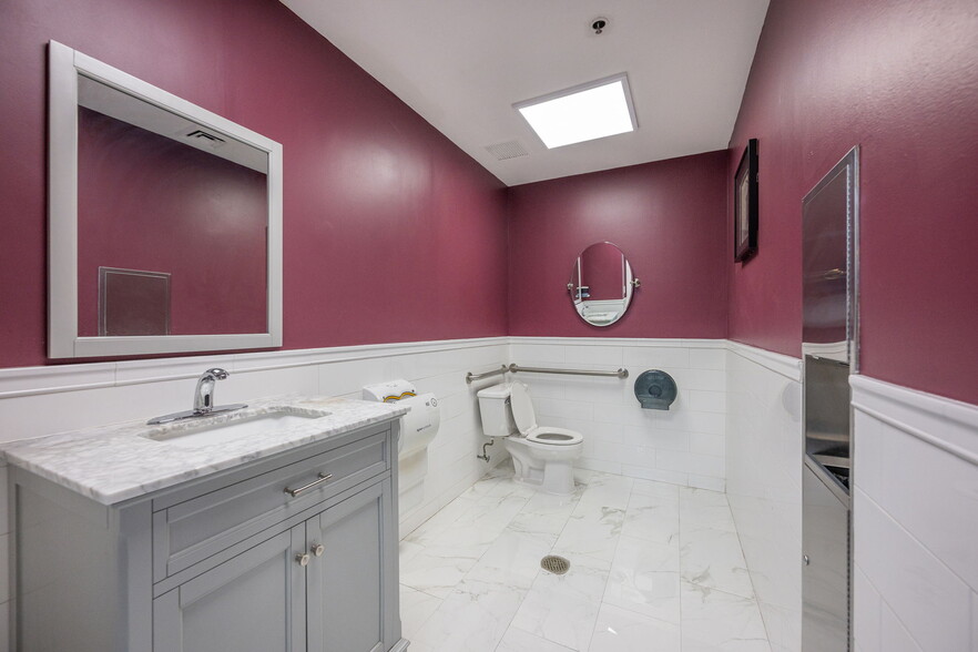 More Photos Of 125 Washington Ave, Dumont Unknown For Lease