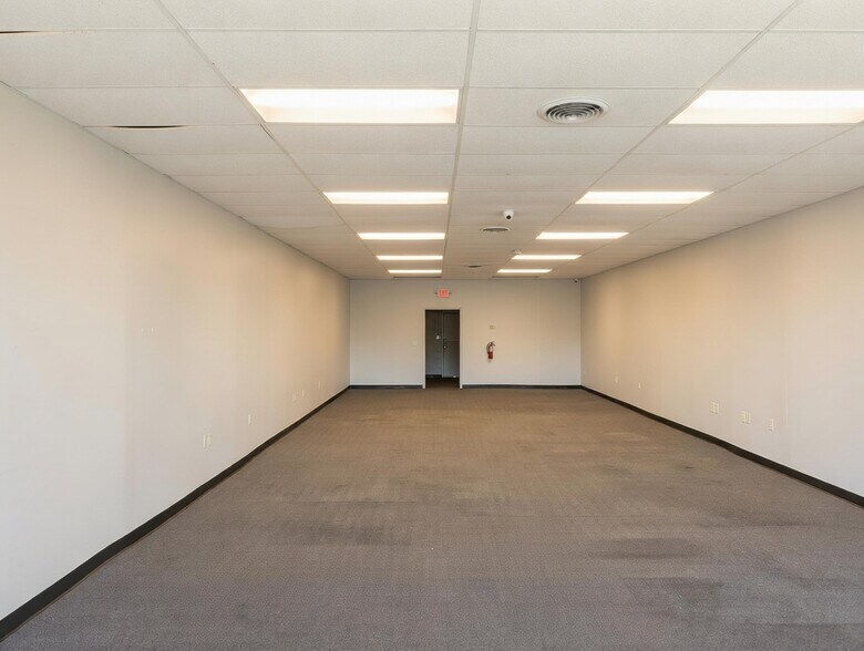 More Photos Of 246 E Broadway Blvd, Jefferson City Unknown For Lease