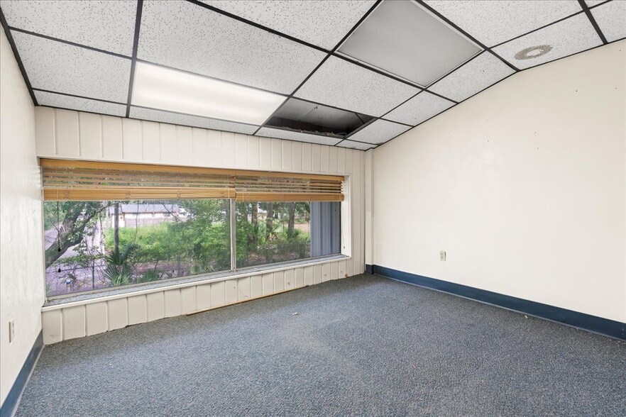 More Photos Of 1001 NE Waldo Rd, Gainesville Office For Sale