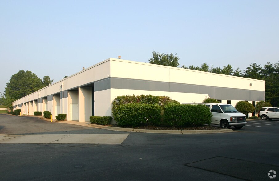 More Photos Of 2848 Queen City Dr, Charlotte Light Manufacturing For Lease