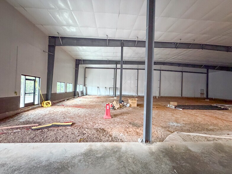 More Photos Of 135 Business Drive park, Bristol Industrial For Lease