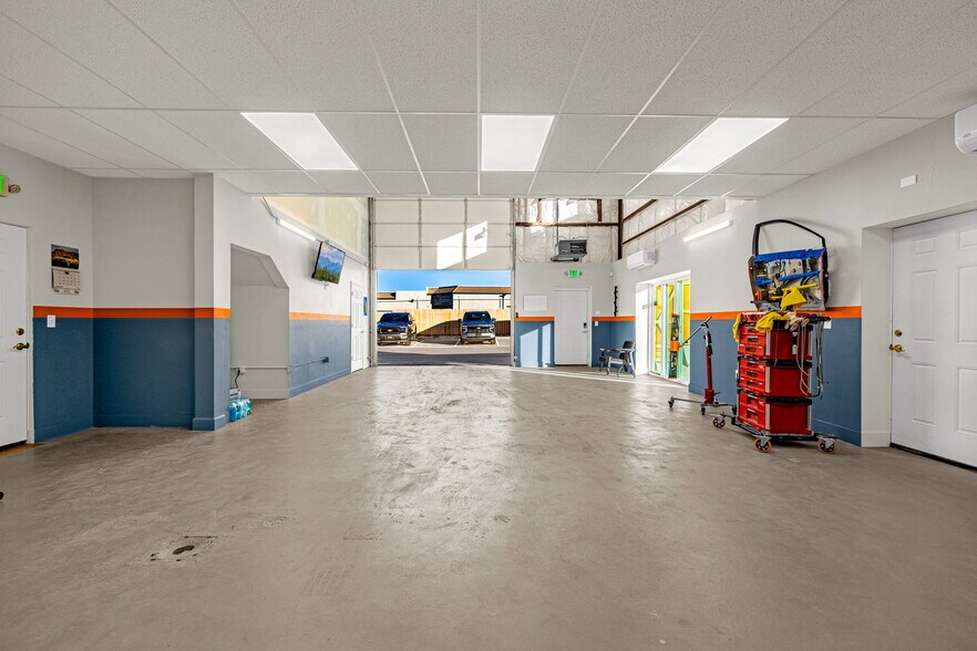 More Photos Of 282 Malibu St, Castle Rock Light Manufacturing For Sale